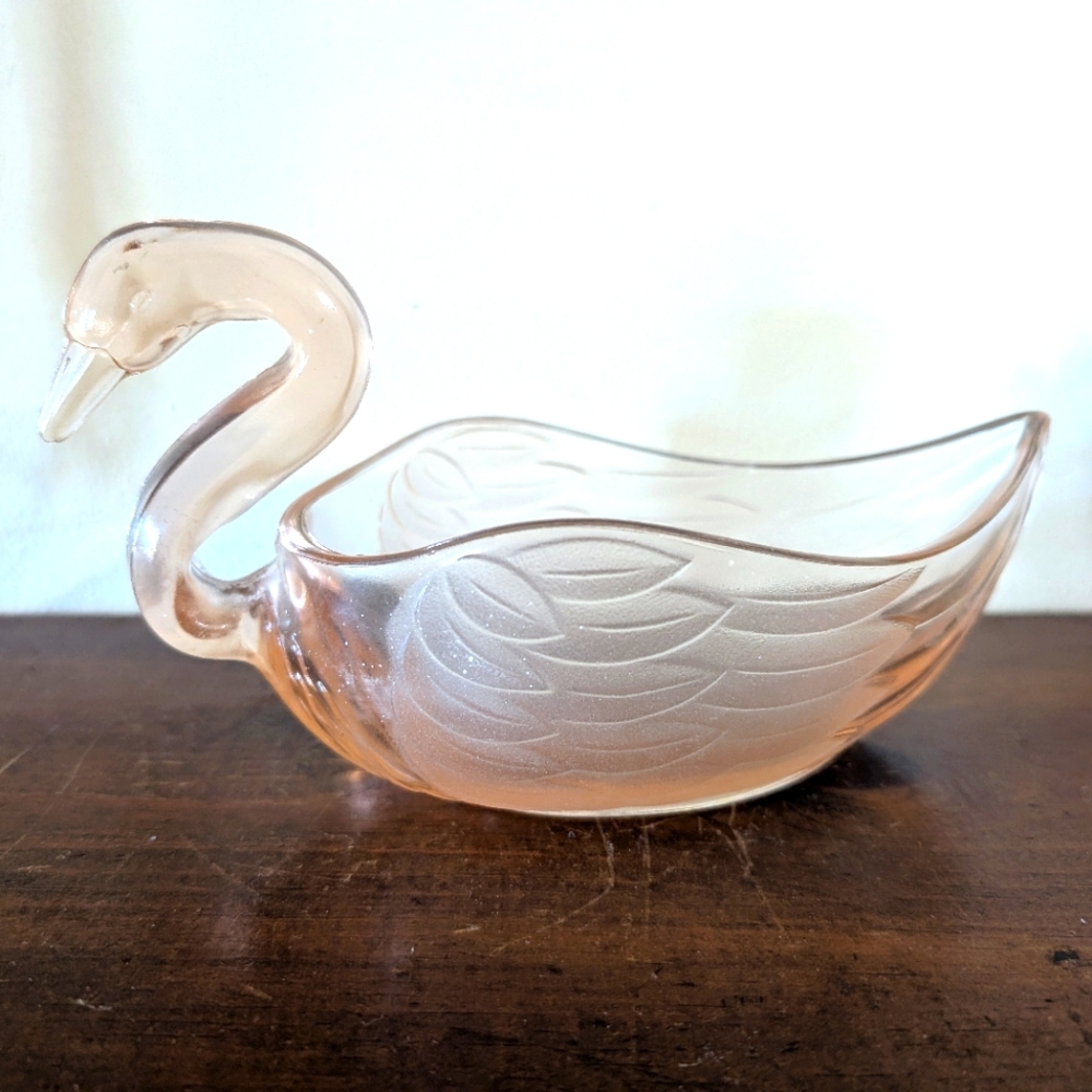 Fenton Pink Depression Glass Swan Dish Vintage Art Candy Trinket Bowl Decor